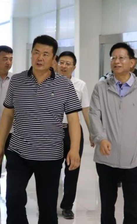 內(nèi)蒙古自治區(qū)政協(xié)黨組成員、副主席張磊一行調(diào)研旭一乳業(yè)